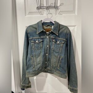 Levi’s Jean trucker jacket, size L women’s ,never worn, great condition.